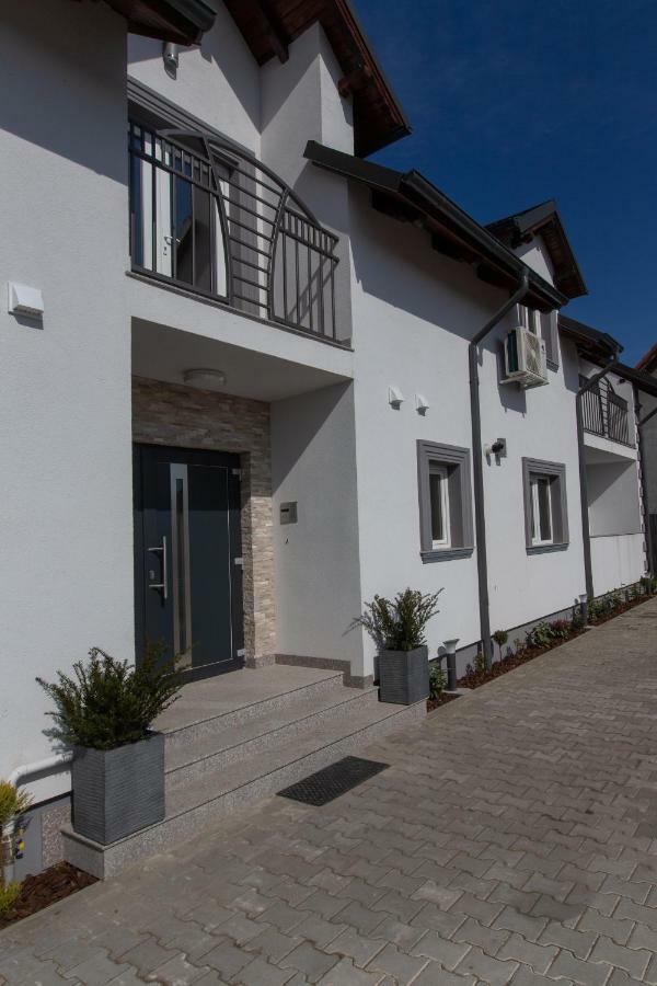Apartament Saguna Sinnicolau Mare Екстер'єр фото